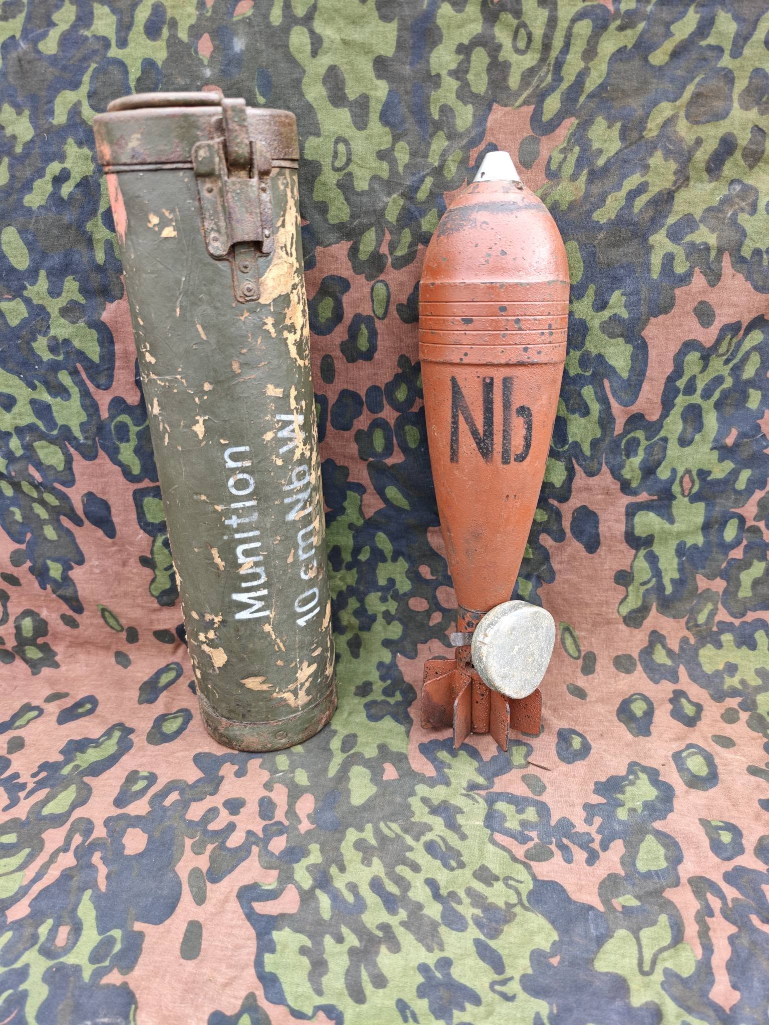 WW2 German 10cm Nb.W.35 Inert Smoke Mortar Round with Transport Container – Complete Set