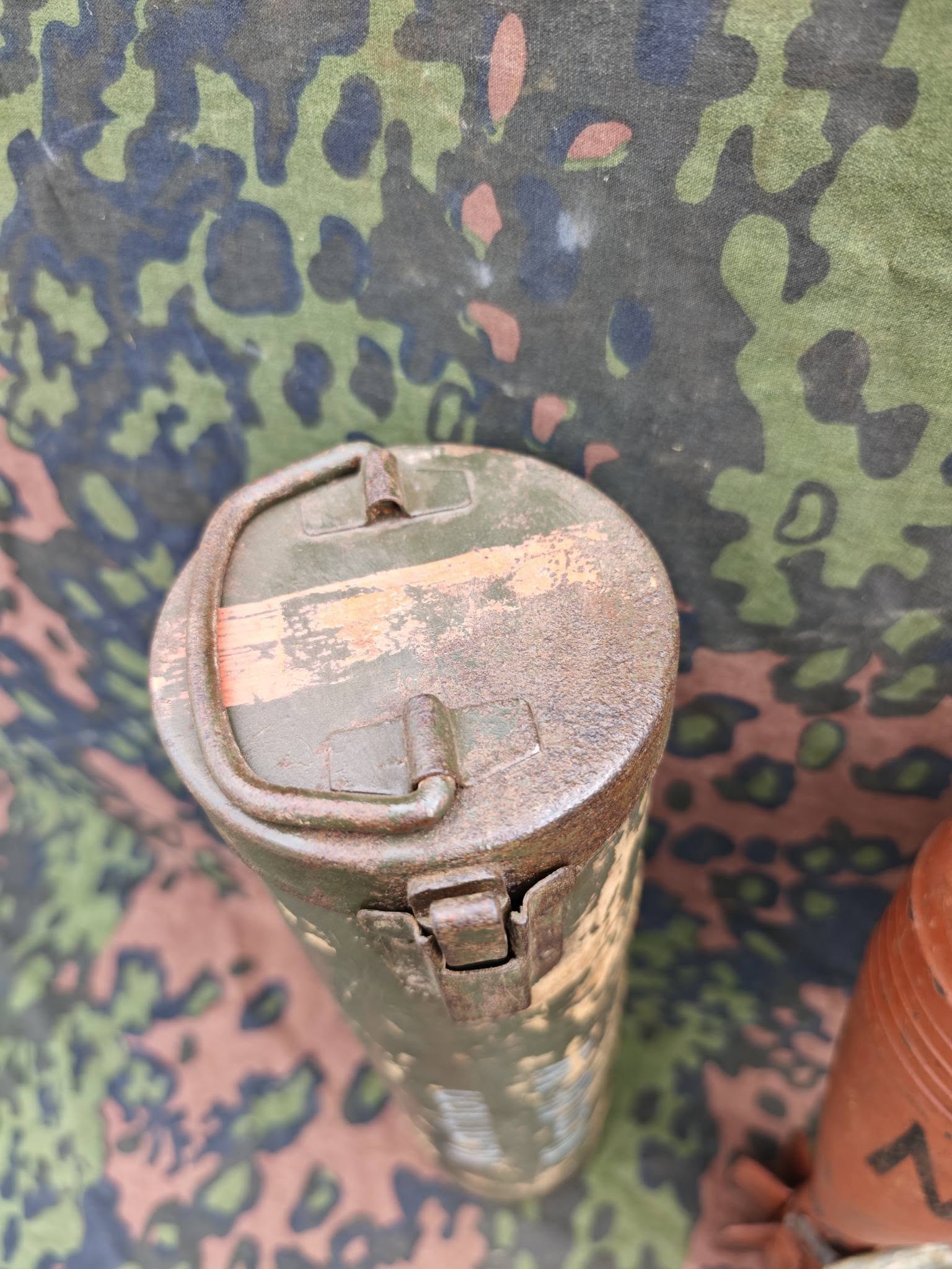 WW2 German 10cm Nb.W.35 Inert Smoke Mortar Round with Transport Container – Complete Set