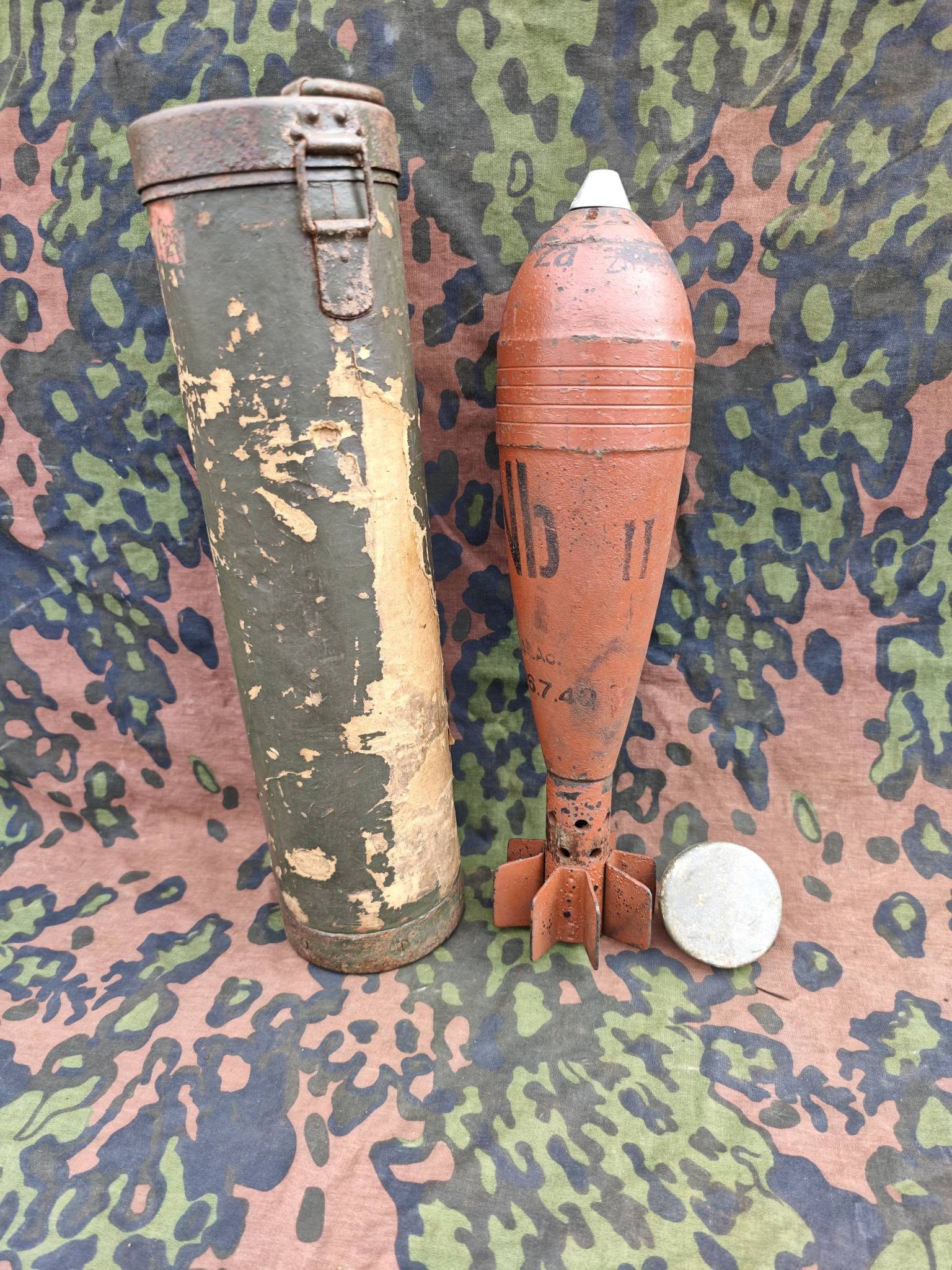 WW2 German 10cm Nb.W.35 Inert Smoke Mortar Round with Transport Container – Complete Set