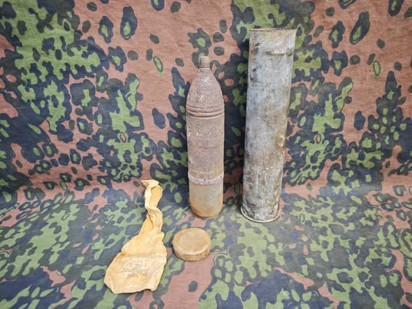 German Captured Soviet 76 mm M1927 Regimental Gun SprGr.
