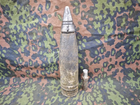 Original German 8.8 cm Flak 18/36/37 Marine Sprenggranate (HE)