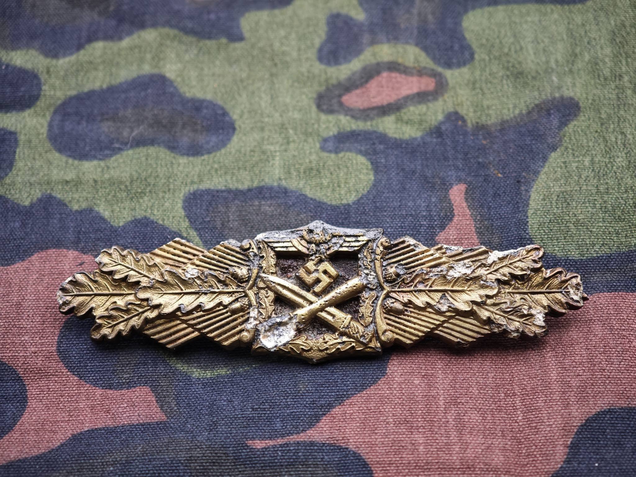 Original WWII German Close Combat Clasp (Nahkampfspange)_1