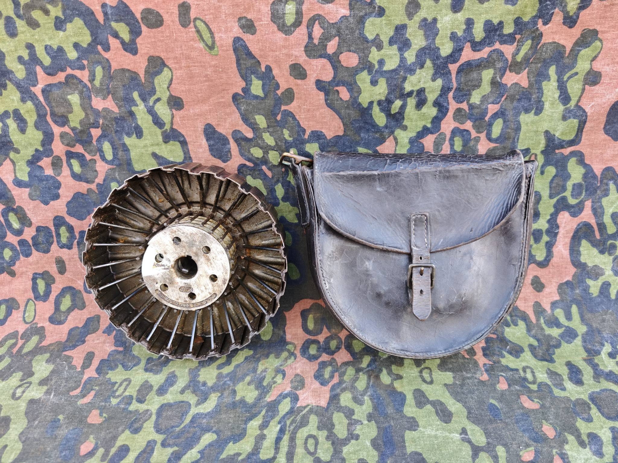 Lewis Aircraft Machine Gun 97-Round Drum Magazine with Leather Pouch