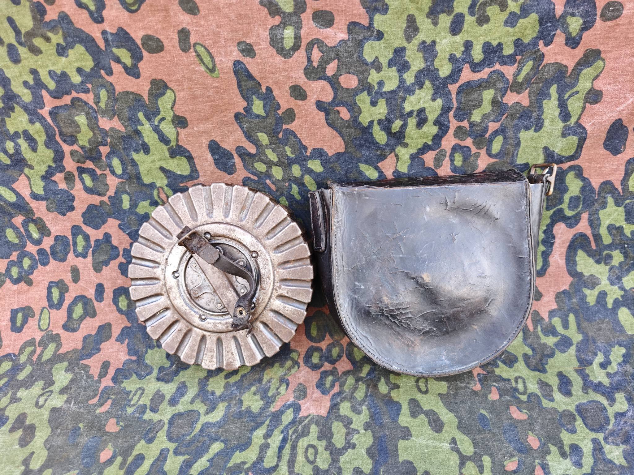 Lewis Aircraft Machine Gun 97-Round Drum Magazine with Leather Pouch