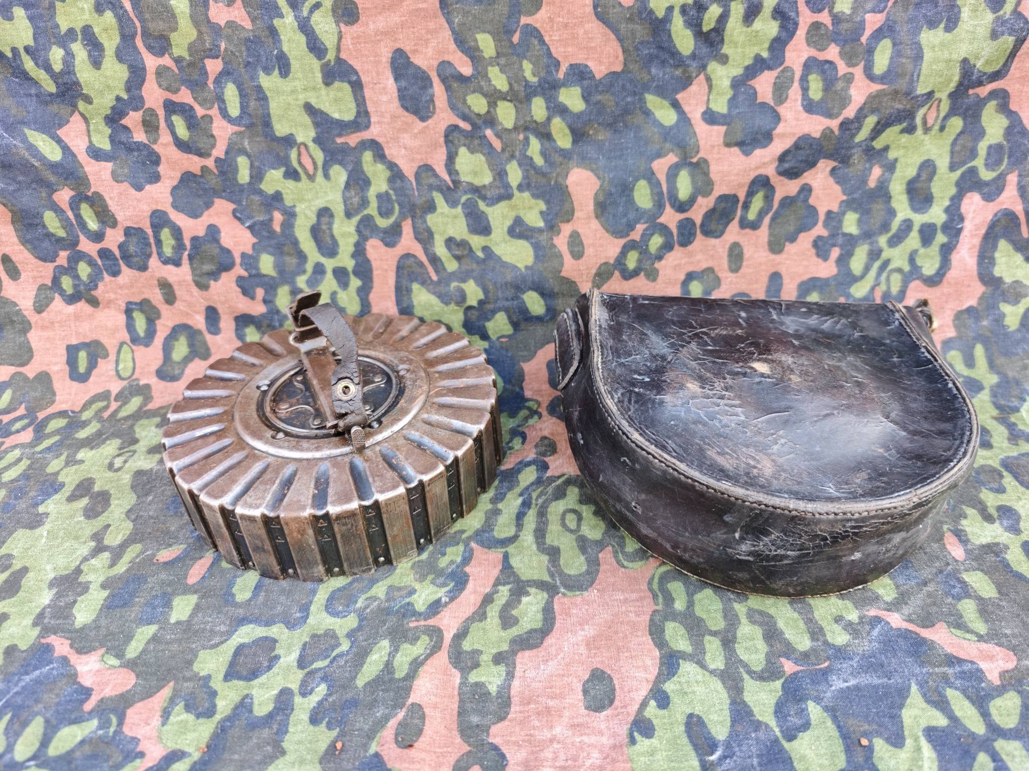Lewis Aircraft Machine Gun 97-Round Drum Magazine with Leather Pouch