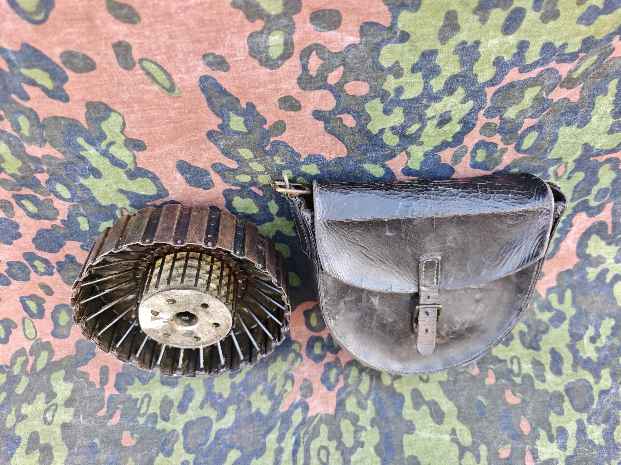 Lewis Aircraft Machine Gun 97-Round Drum Magazine with Leather Pouch