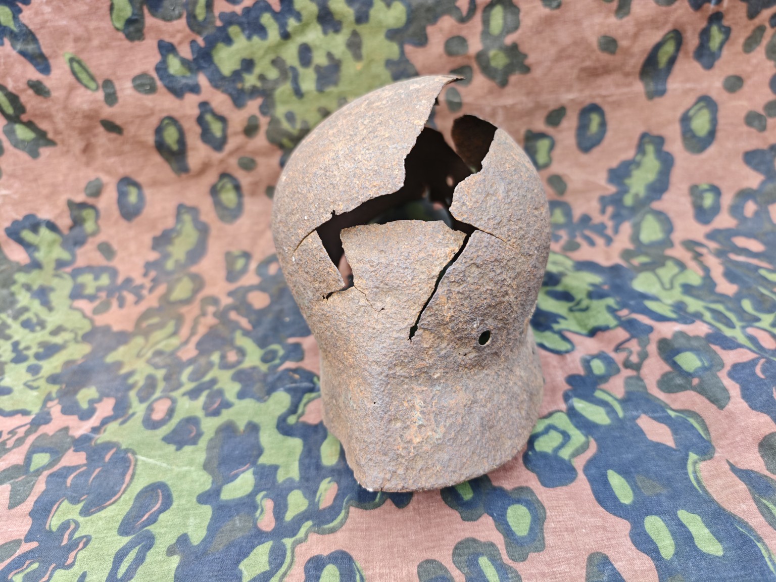 German M40 SS Steel Helmet – Damaged Relic