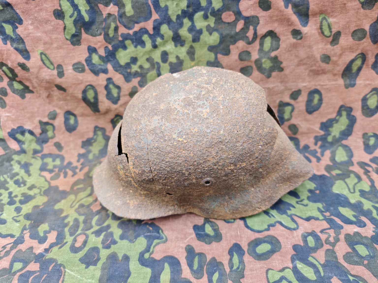 German M40 SS Steel Helmet – Damaged Relic