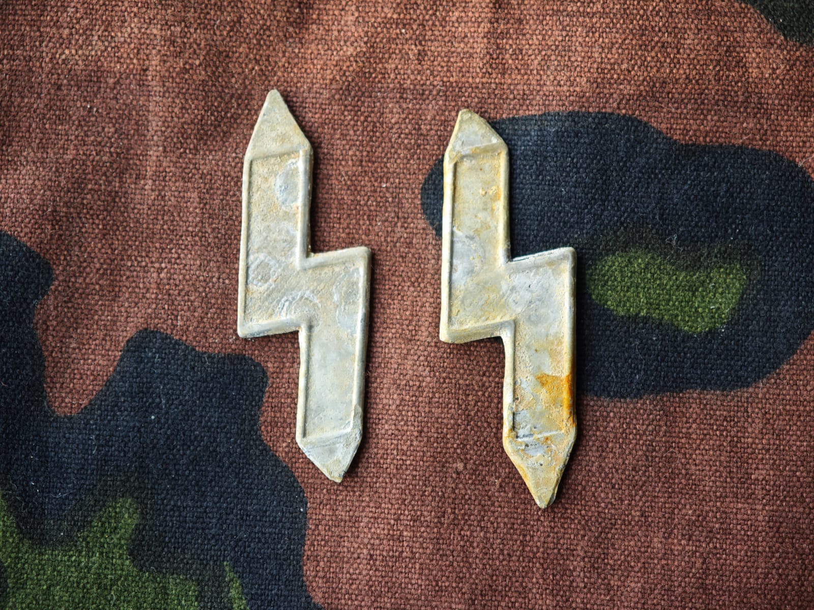 Latvian SS Collar Runes (Pair)