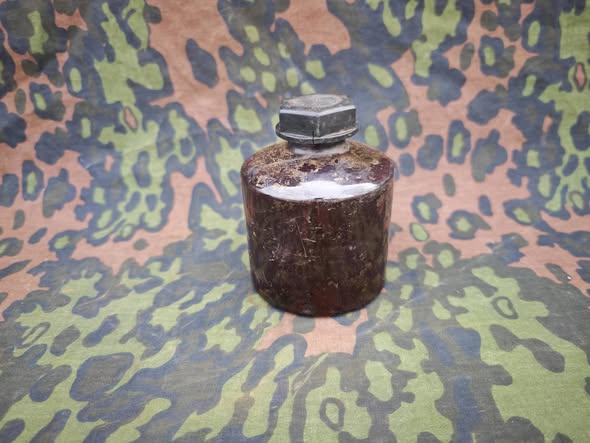 Large aluminum Waffenentgiftungsmittel can with brush No2