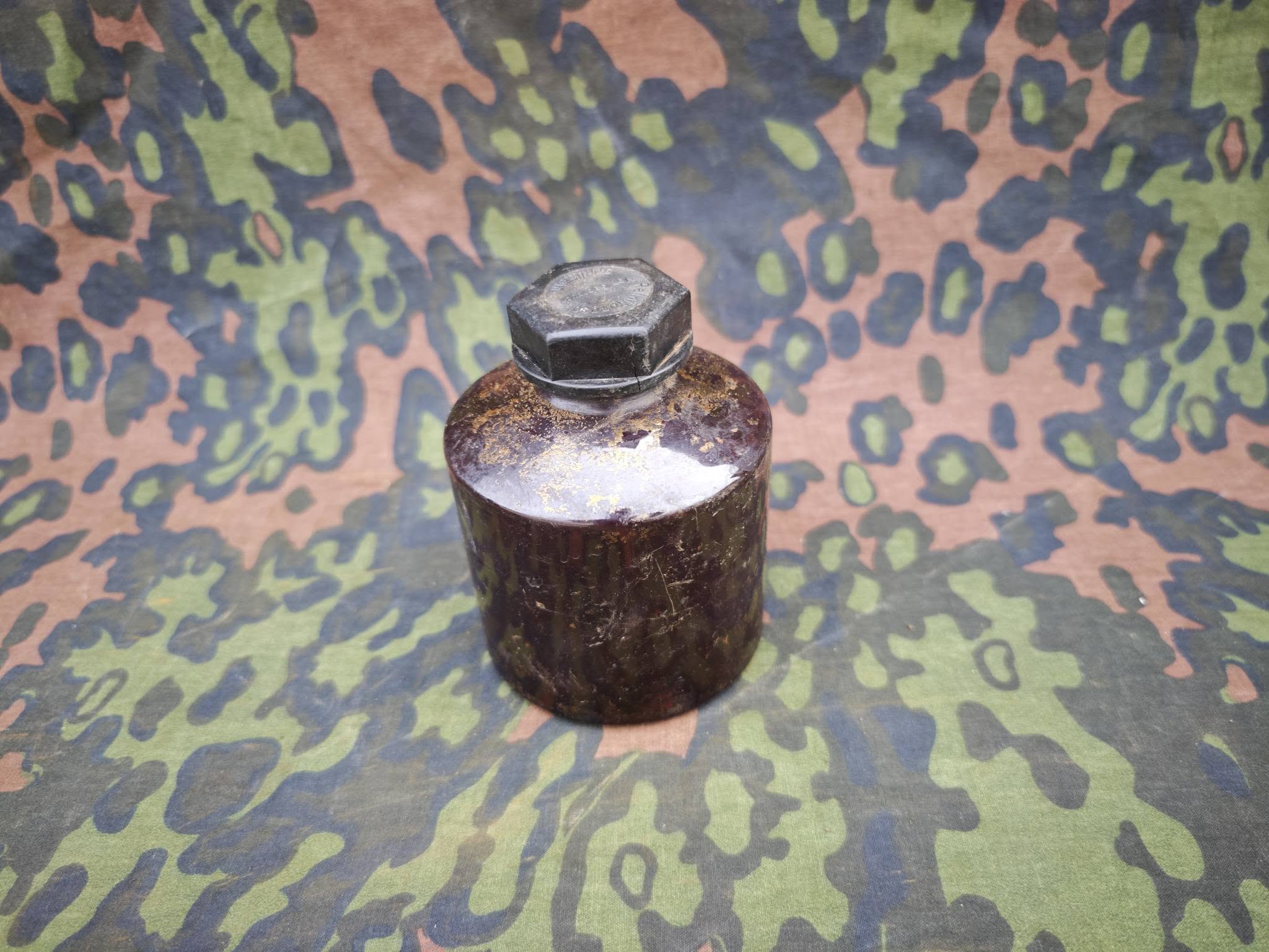 Large aluminum Waffenentgiftungsmittel can with brush No2