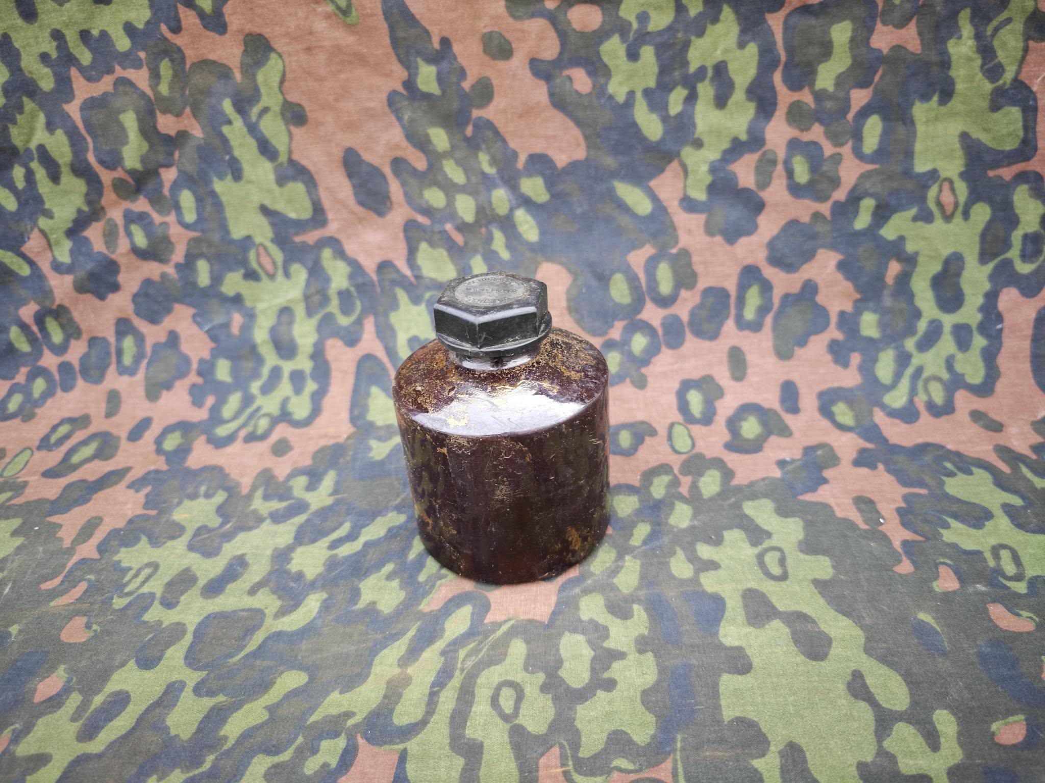 Large aluminum Waffenentgiftungsmittel can with brush No2
