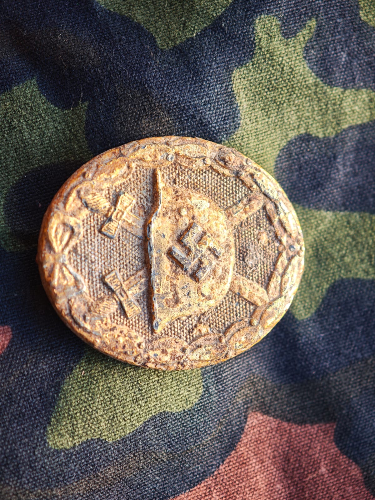 German Wound Badge in Gold – Maker Marked “30”